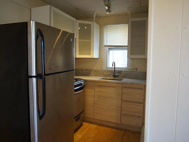 48 America St #2R — Photo 12