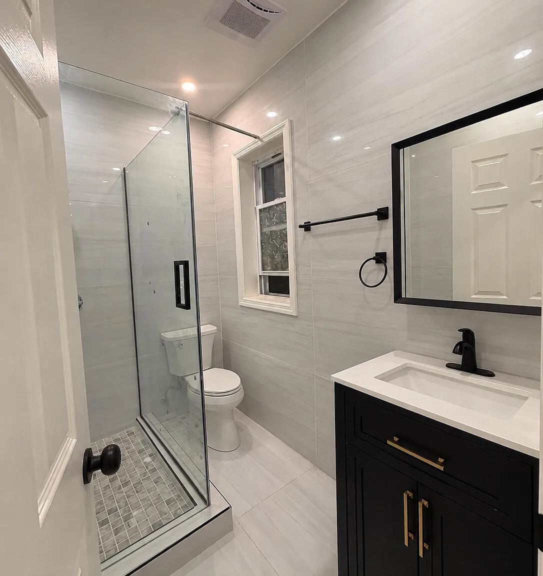 3 bed, 1.0 bath, 2088 sqft, $3,300 — Photo 3