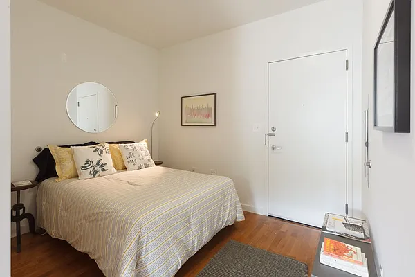 Rented by Lisa Management | media 18