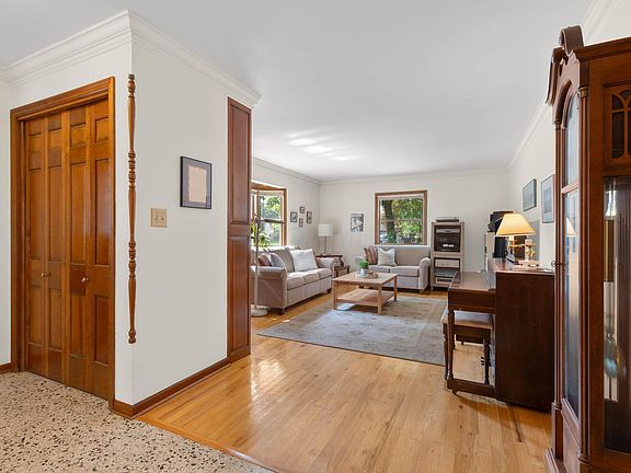 4th image of 1864 Tamarack Ct S