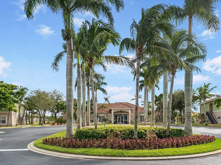 Entrance to Bay Breeze Villas