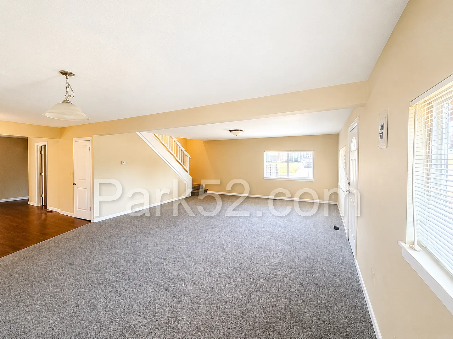 4 Bedroom 2 Bathroom Single Family Northeast Tacoma Home With New Flooring! — Photo 3