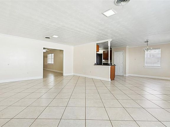 5th image of 4913 Avron Blvd