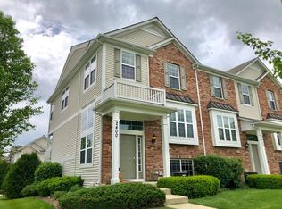 2400 Neubauer Cir, Lindenhurst, IL 60046