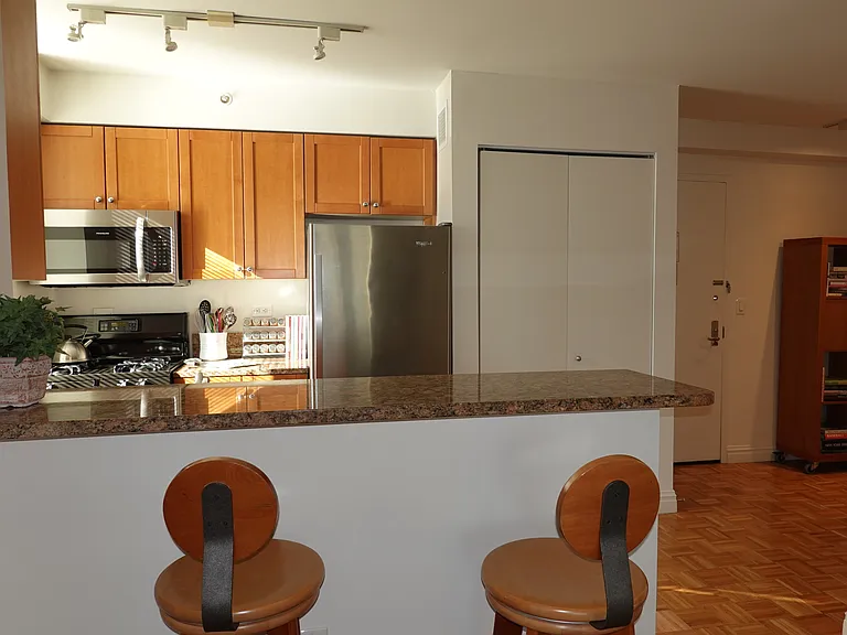 1500 Lexington Ave #8B — Photo 5