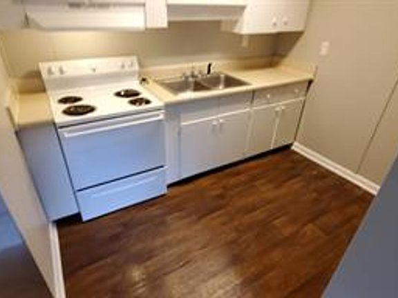5th image of 615 Cedarwood Dr #611