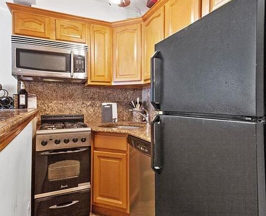 4th image of 335-341 E 51st St #3B