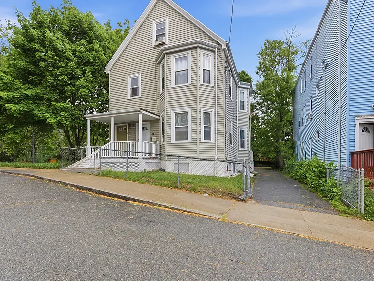 15 Drummond St #1 — Photo 16