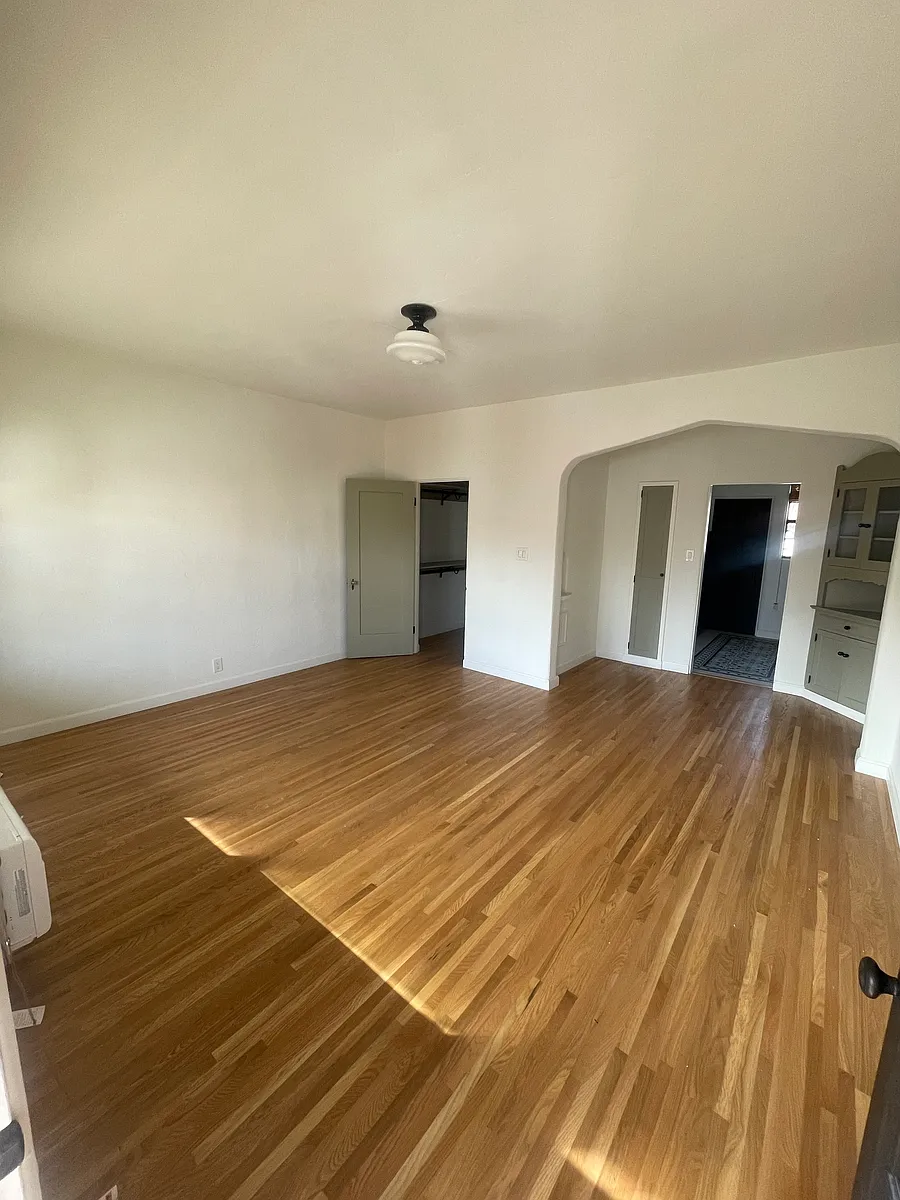 Building Photo - 1228 N Broadway #10