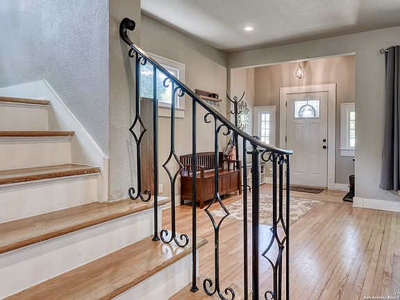 3rd image of 306 Dilworth St