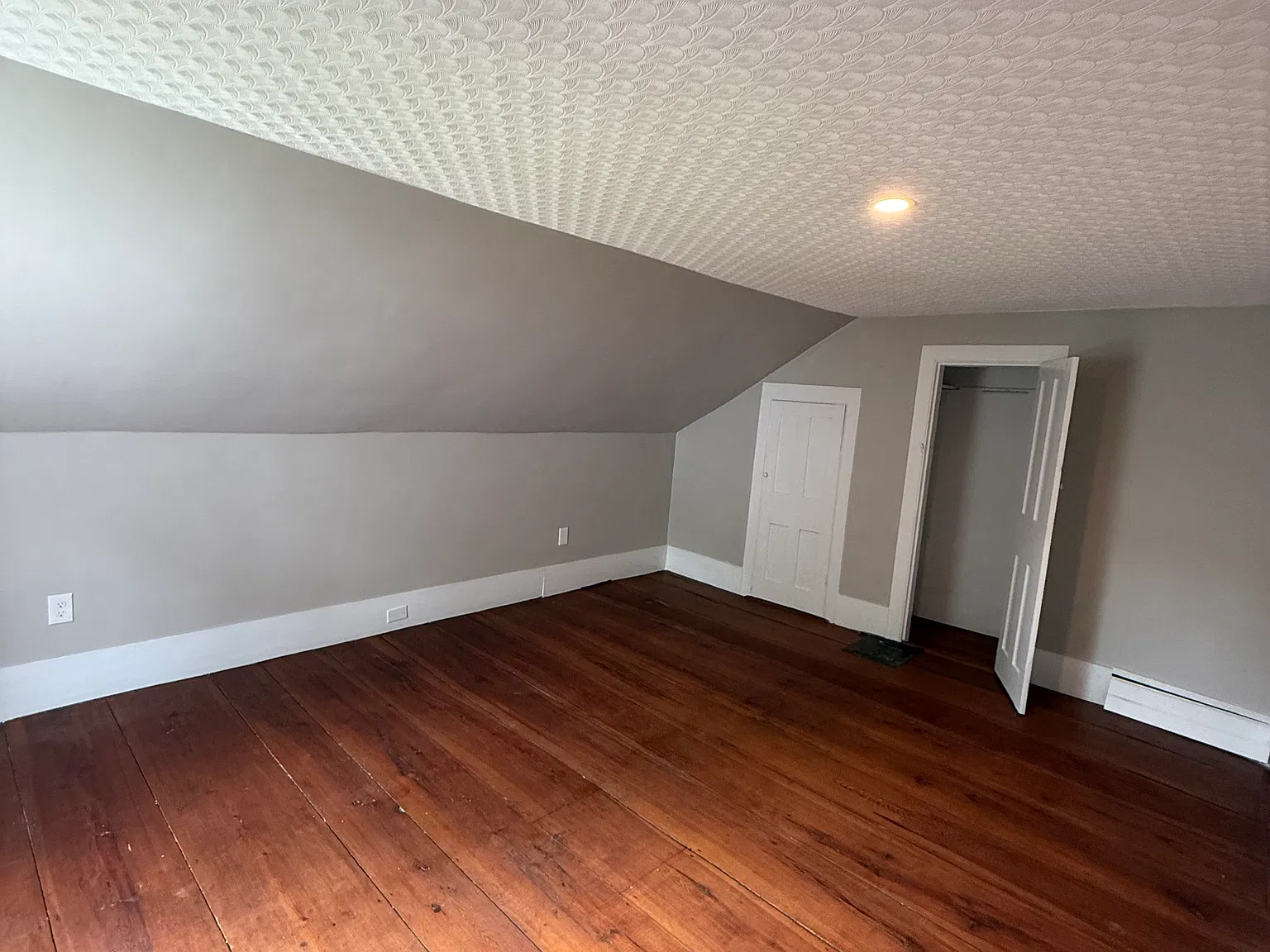 4 bed, 2135 sqft, $4,400 — Photo 4