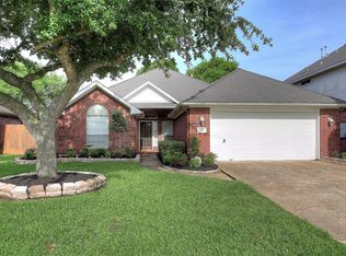 225 Spencer Lndg W, La Porte, TX 77571