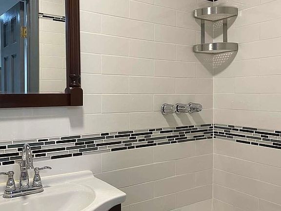 4th image of 69 Troutman St APT 1R