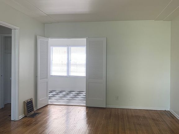 5th image of 3413 Stocker St APT 1