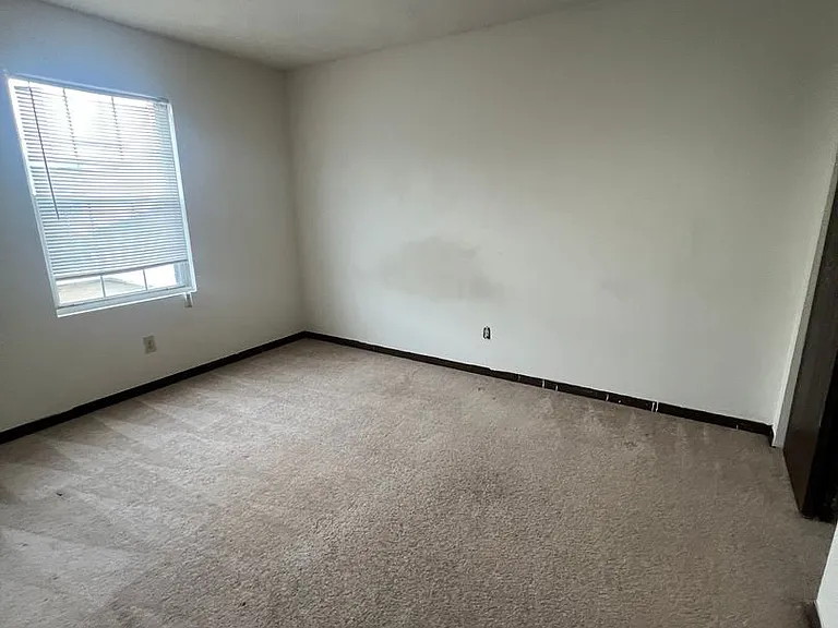 2802 Monmouth Court — Photo 4