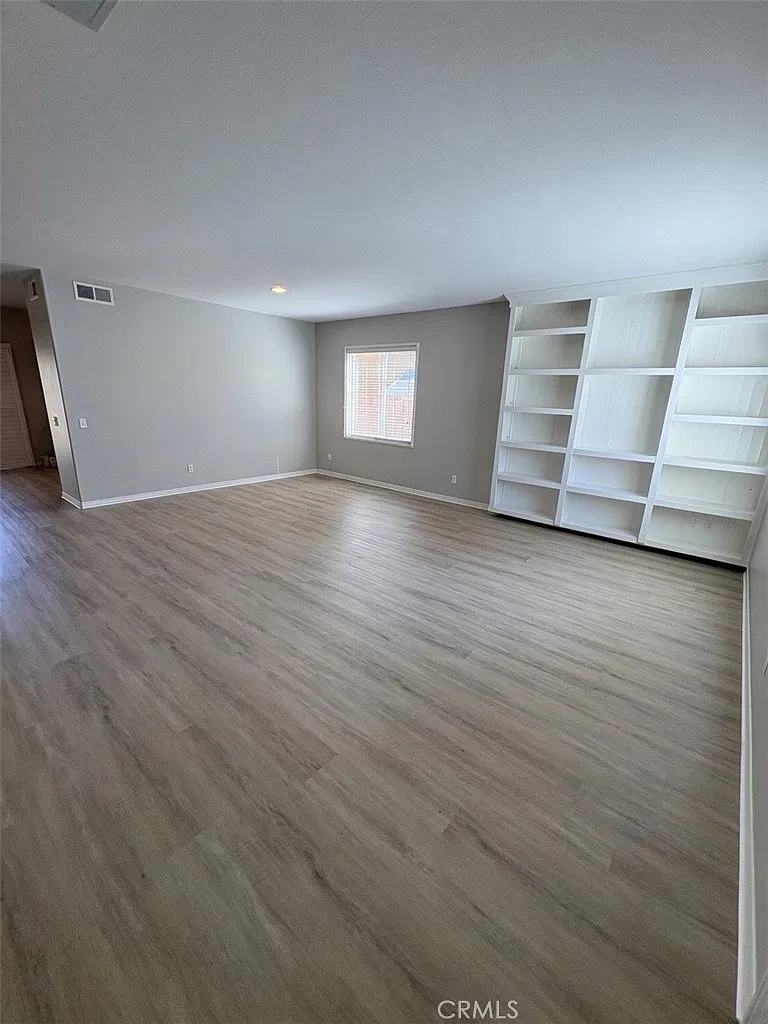 4 bed, 2.5 bath, 2459 sqft, $3,075 — Photo 3
