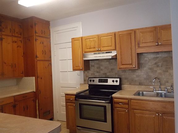5th image of 2359 Oak St APT 2