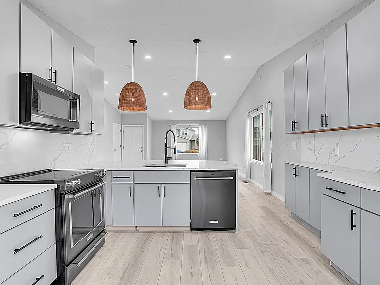 8065 Eagleview Dr — Photo 13