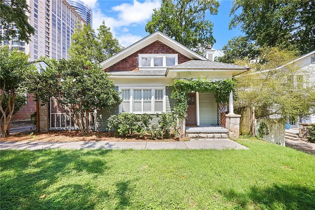 3 bed, 2.0 bath, 2000 sqft, $4,000 — Photo 1