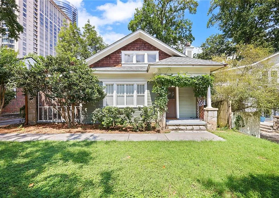 26 Highland Dr NE