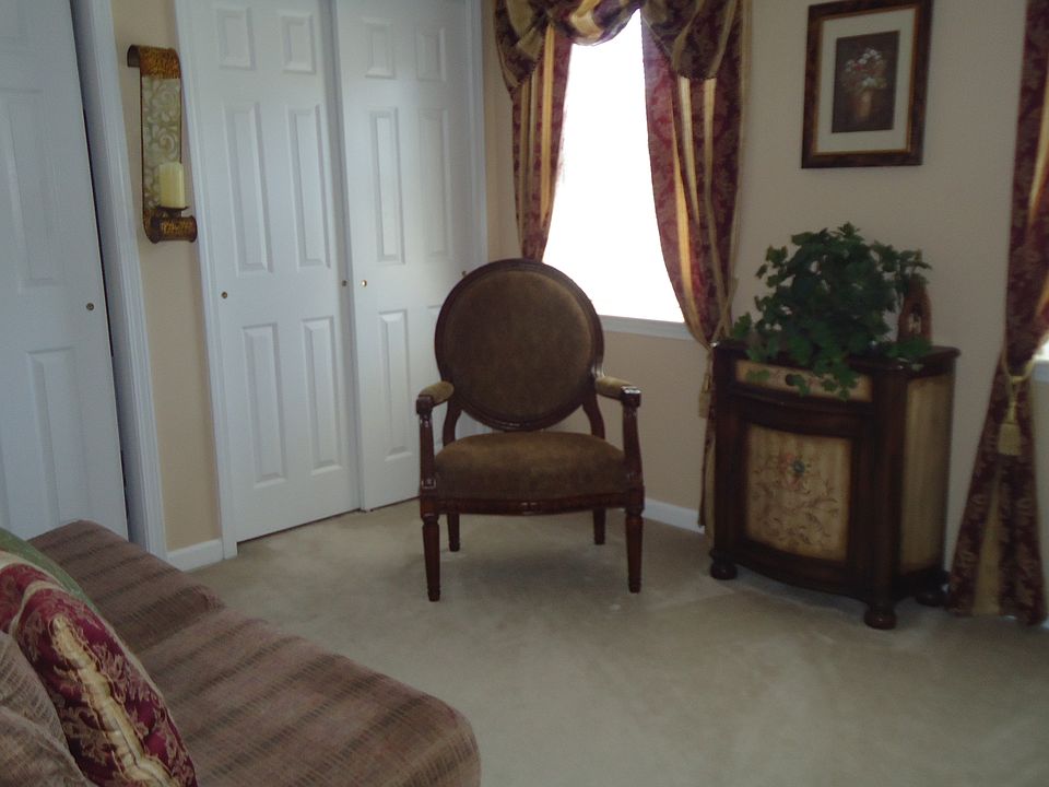 1st image of 4 Surrey Ln