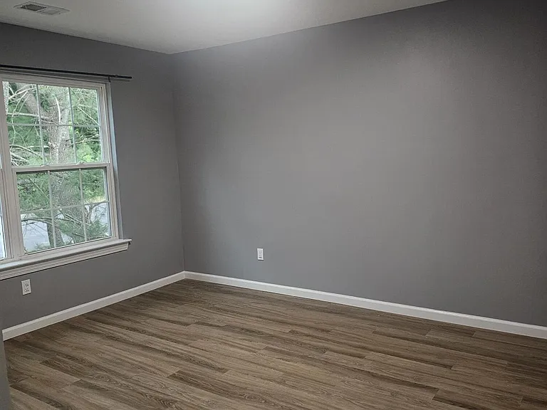 42 Diane Dr — Photo 2