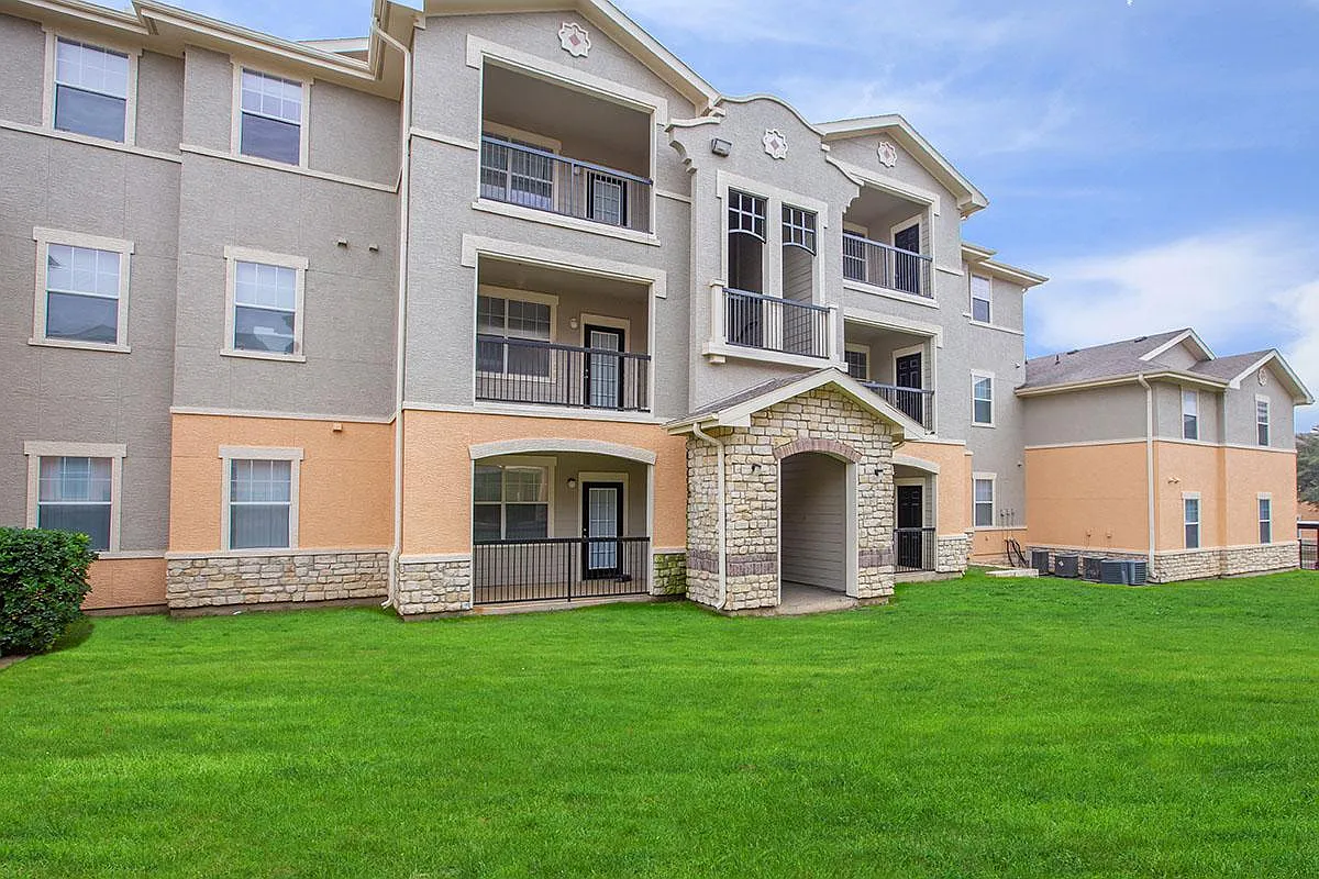 Rosemont at Laredo Vista — Photo 1