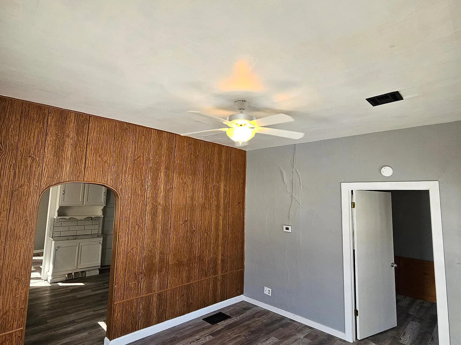 2 bed, 1.0 bath, 912 sqft, $900 — Photo 3