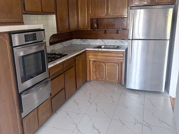 3rd image of 2514 Parsons Blvd Floor 3