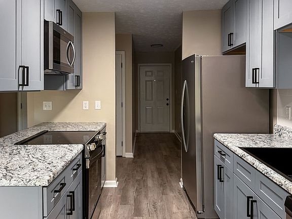 3rd image of 471 Brandermill Rd