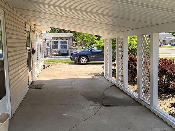 2nd image of 513 Coral Dr