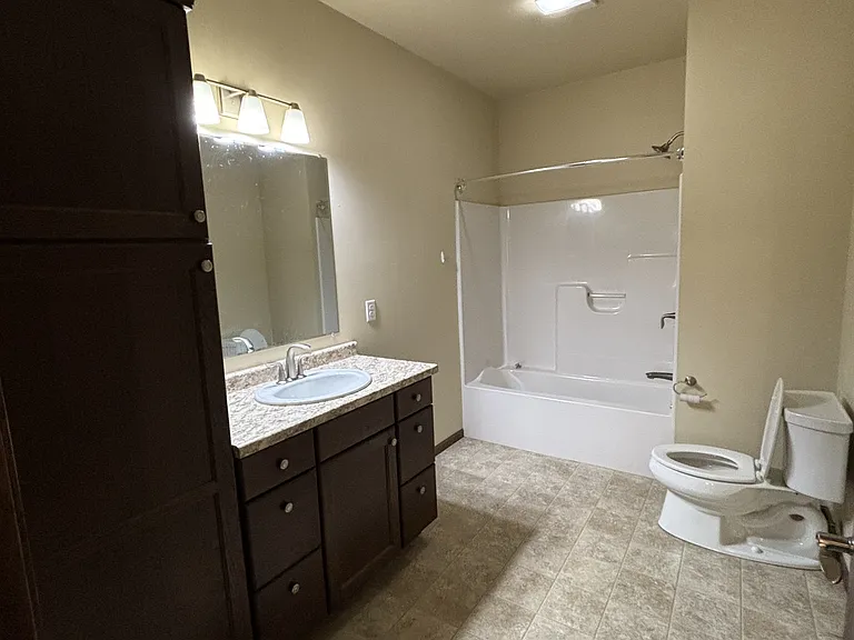 902 N High St #106 — Photo 8