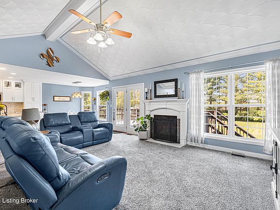 5th image of 284 Saratoga Way
