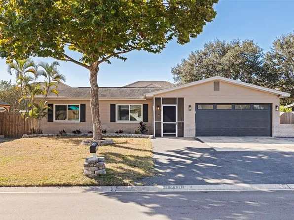 8210 Flame Vine Ave, Seminole, FL 33777