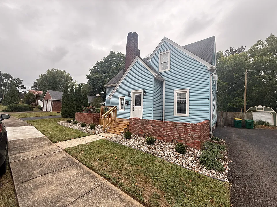 215 Churchill Ct