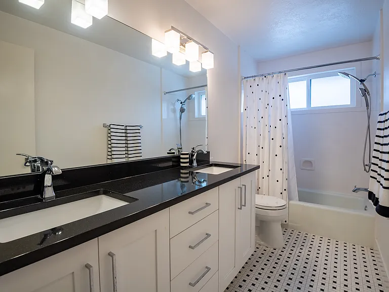 1692 S 550 W — Photo 9