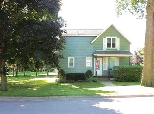 1323 S 3rd St, Saint Peter, MN 56082