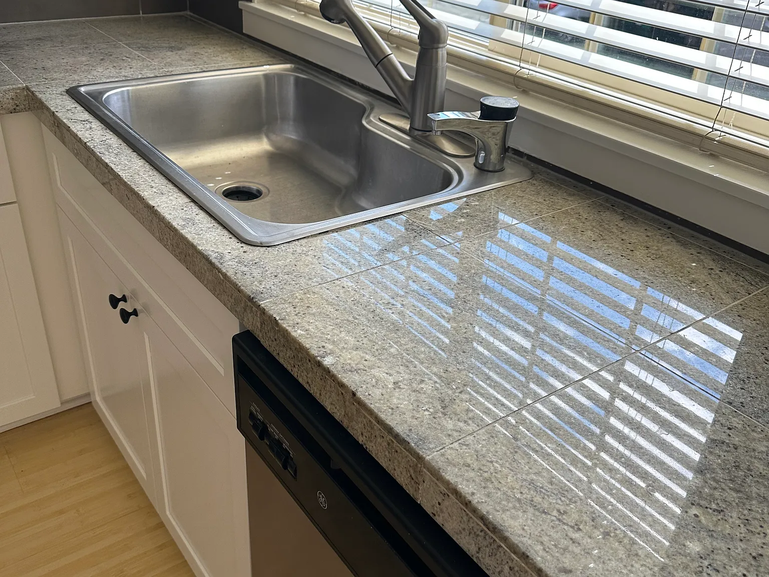 2 bed, 2.5 bath, 1249 sqft, $2,100 — Photo 4