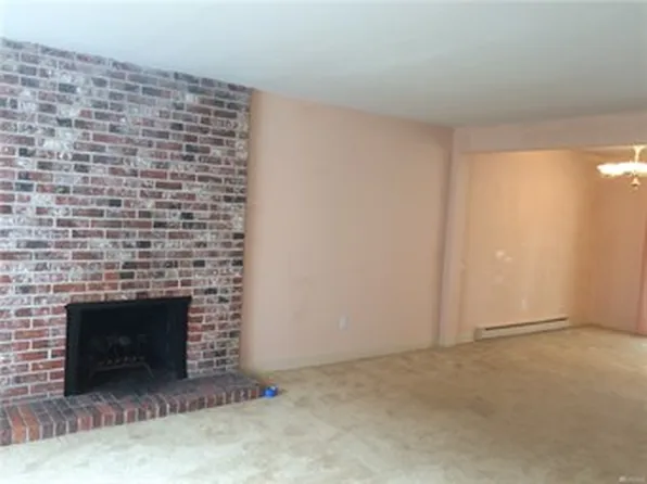 14318 NE 7th Pl APT 3, Bellevue, WA 98007