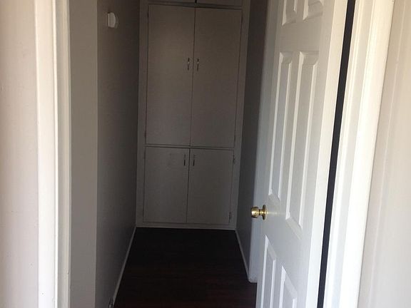 Hallway/Linen Closet