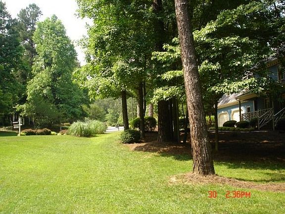 Large, manicured lot within walking distance to Greystone Pool.