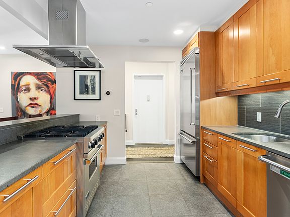 5th image of 134 W 10th St APT 3N
