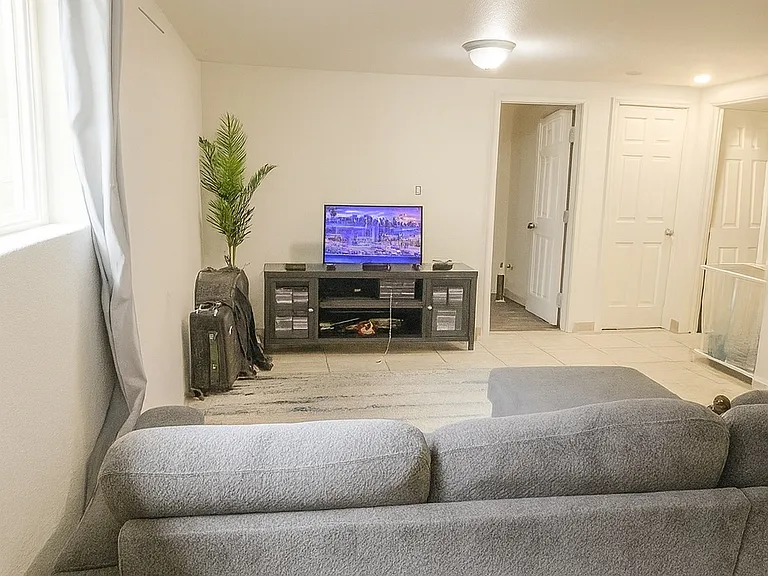 736 E 11th Ave #5 — Photo 4