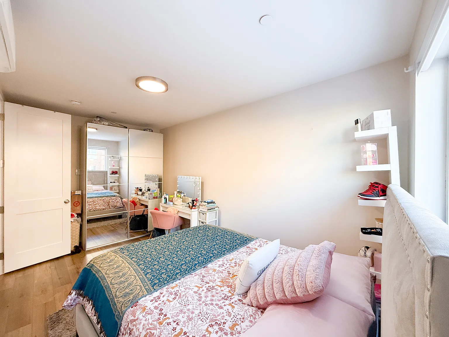 1 bed, 800 sqft, $2,430 — Photo 4