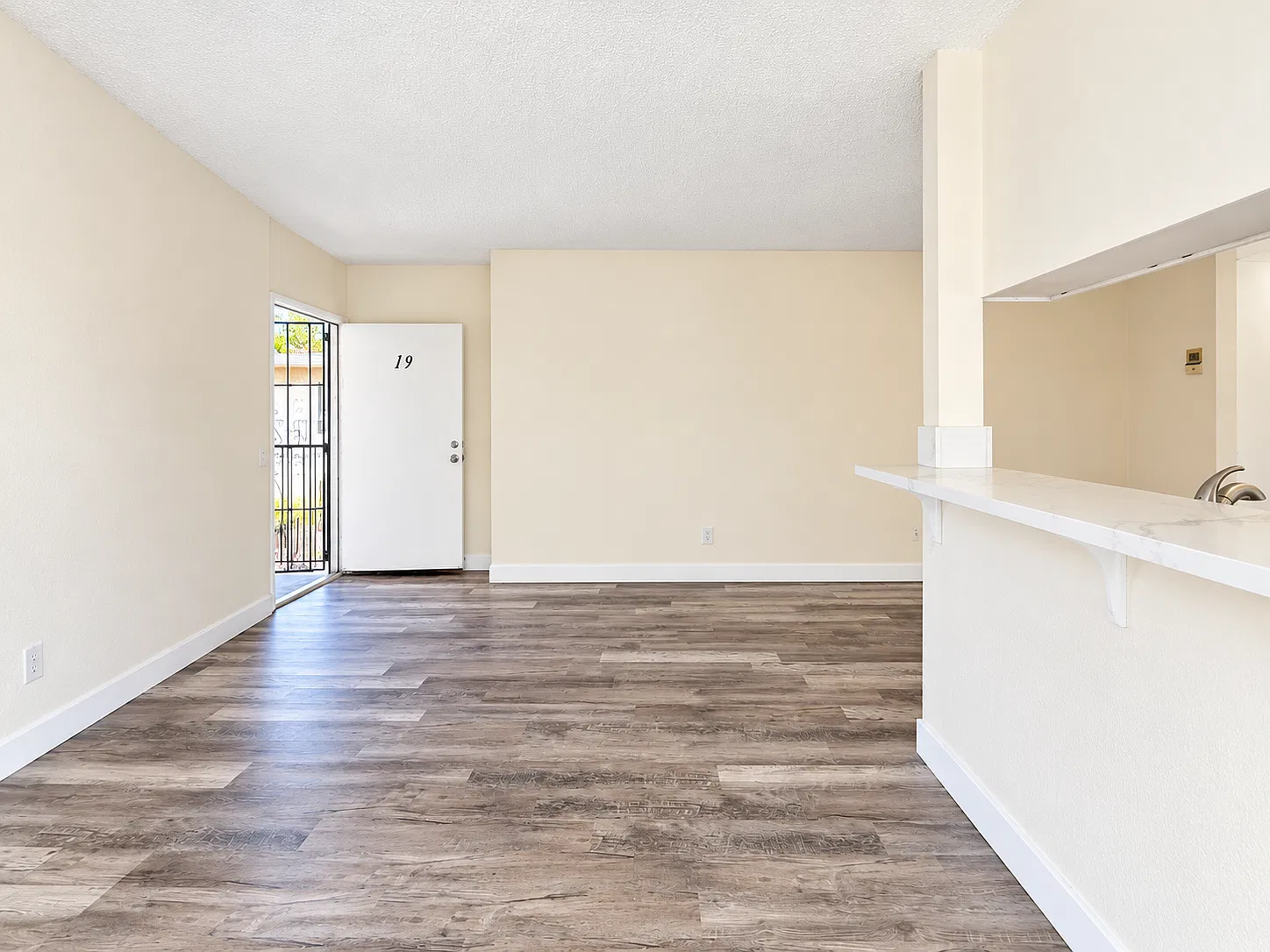 1 bed, 650 sqft, $1,900 — Photo 3