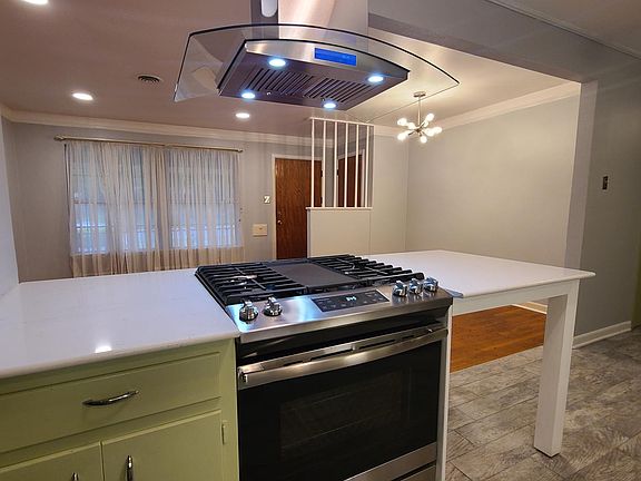 2nd image of 411 Craigmont Ln