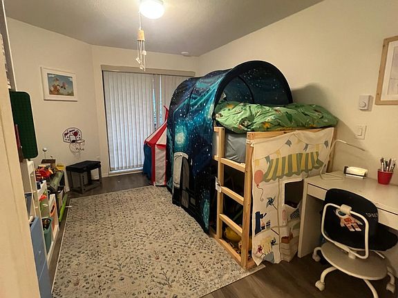 3rd image of 2915 Glen Dr #210