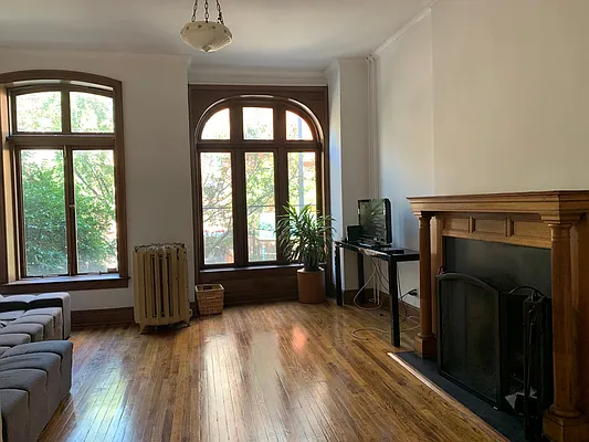 Rented by Oxford Property Group | media 38