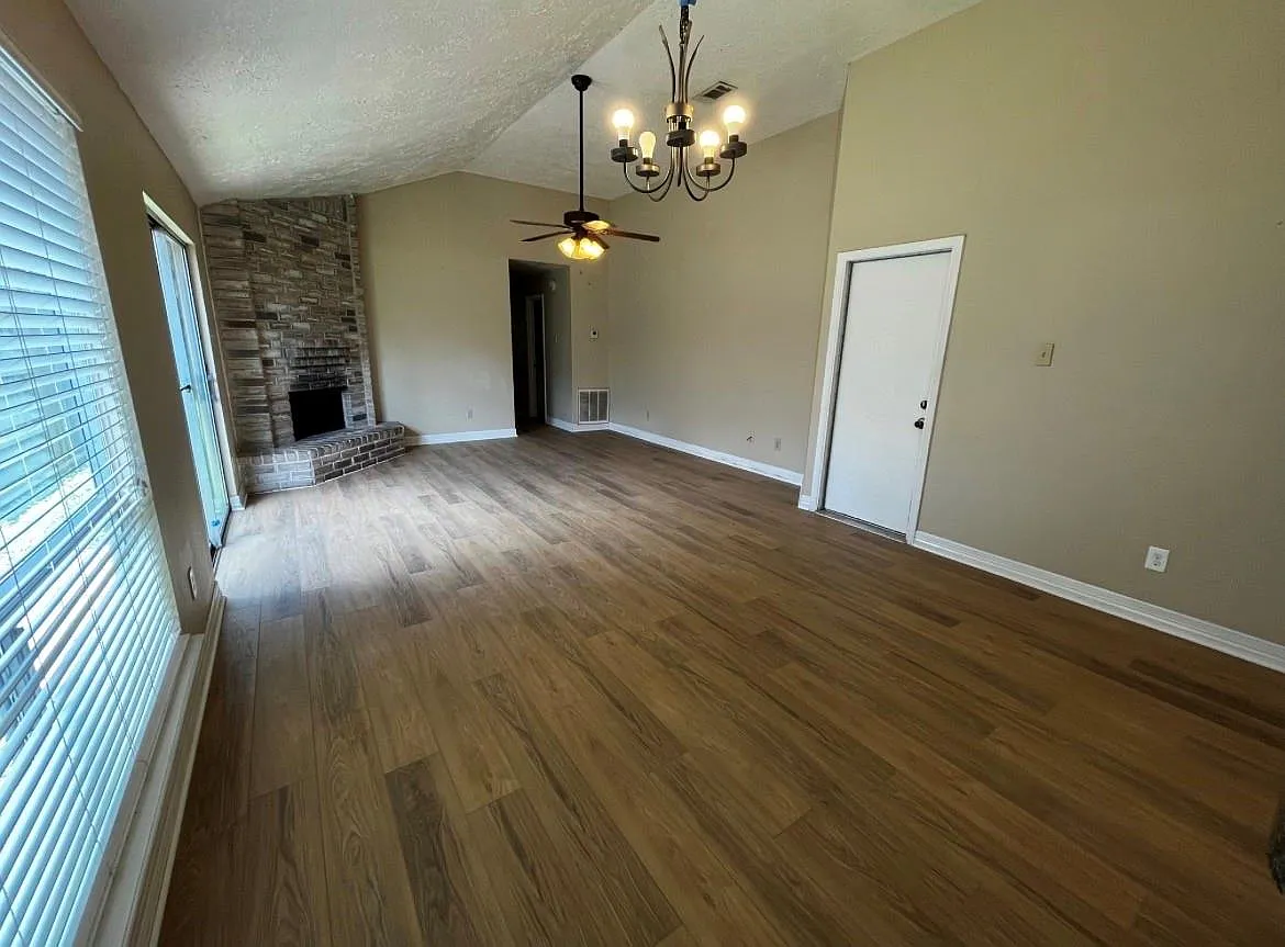 3 bed, 2.0 bath, 1238 sqft, $1,350 — Photo 2