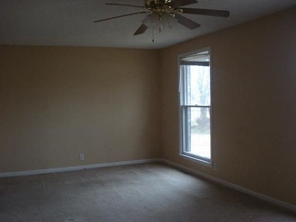 3rd image of 404 Beechwood Ct